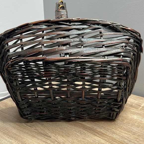 Rich Brown Woven Wicker Basket Arched Handle Intricate Weave - Picture 6 of 10